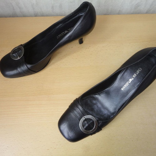 Emporio Armani women's high heel shoes size 40 like new, black leather