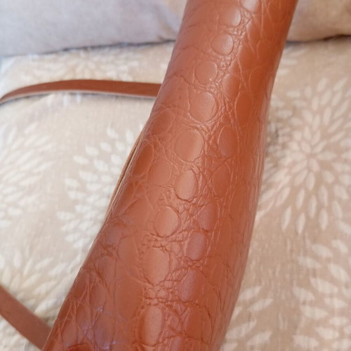 Individual leather shoulder bag like new, brown with wallet