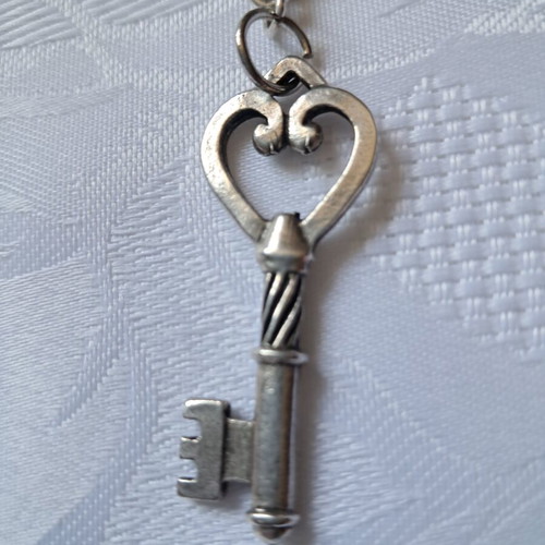 Silver keychain like new, 4.5cm key with 3cm round 925 charm