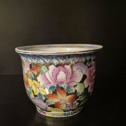 Porcelain flowerpot used, perimeter 11.5 cm and height 9 cm