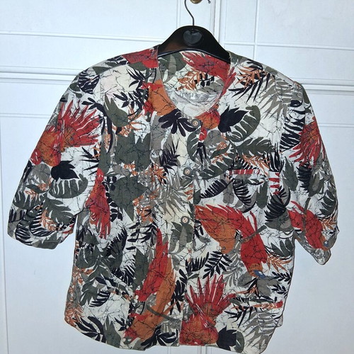 Vintage short jacket with short sleeves and tropical pattern, like new