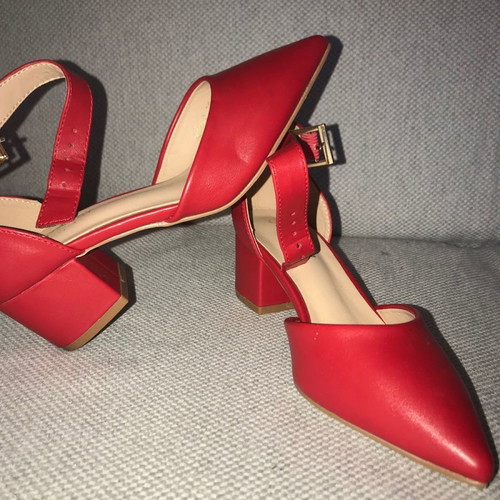 Alta Moda red pumps new with low square heel