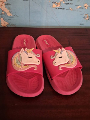 B-Soft Kids Anatomical Slippers with Unicorn Design, Like New, Fuchsia
