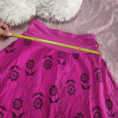 Skirt like new, size medium, pink with floral pattern