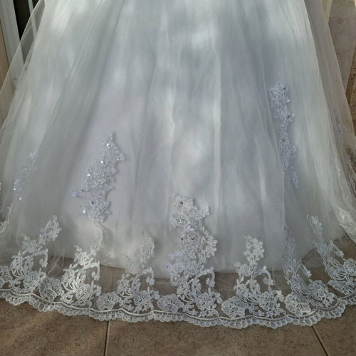 Elegant wedding dress size L white new with storage bag and petticoat