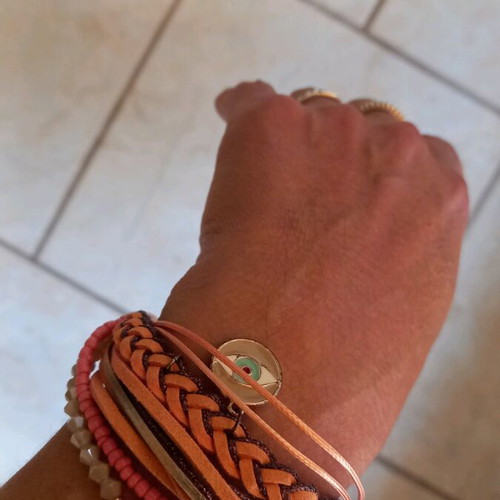 Leather bracelet like new with bone details and colorful gold eye