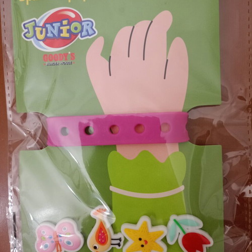 Goody's Junior bracelet set with cute pins, new