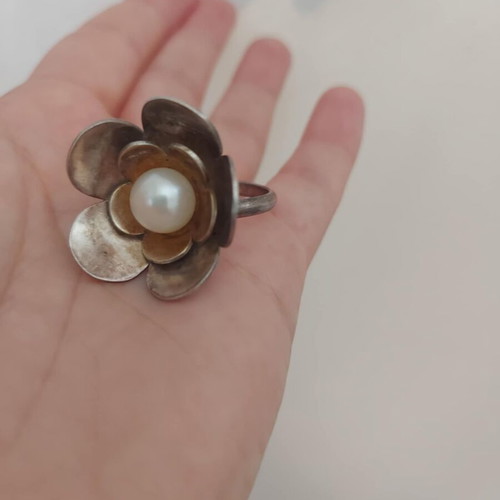 Silver ring flower with pearl used