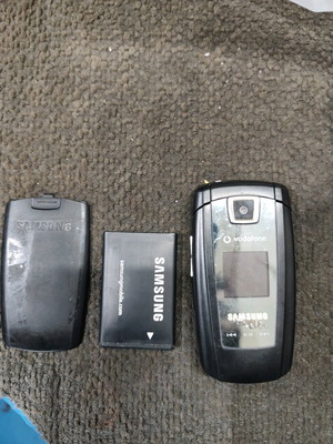 Samsung used, needs battery, no charger