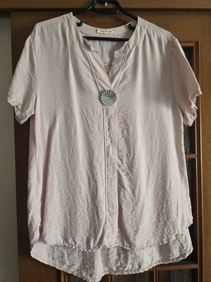 Women's blouse soft pink with silver clasp, like new, size XXL