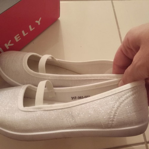 Mari Kelly children's ballet shoes used, size 32, white