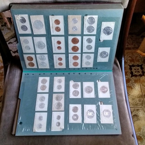 Collectible coins used, album with 19 cards, about 500 pieces