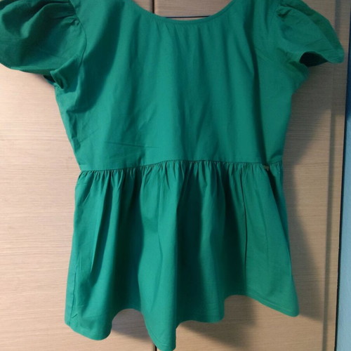 Regalinas green blouse new, poplin, empire line with open back