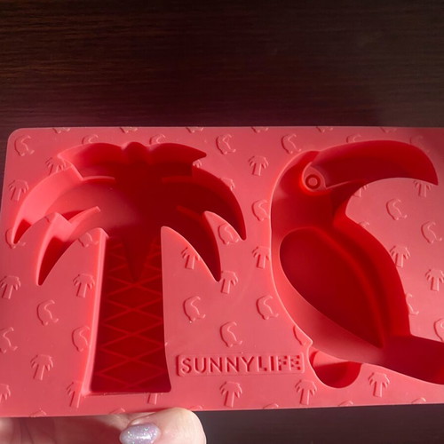 Large silicone mold like new for cooking or ice