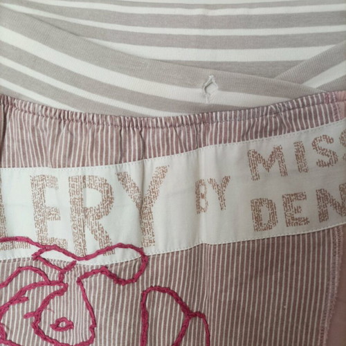 Asymmetric skirt with embroidery used, size M, pink