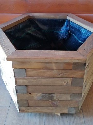 Ξύλινη γλάστρα εξάγωνη καινούργια, 60x53x37 εκ.