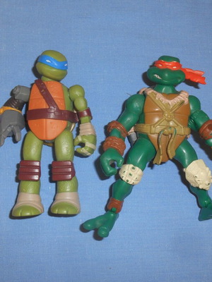 Teenage Mutant Ninja Turtles figures used, 2 pieces, 11 cm height