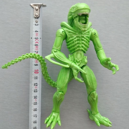 Modern Xenomorph Alien Green 2020 Collectable Action Figure like new