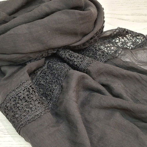 Pashmina with lace like new, black cotton