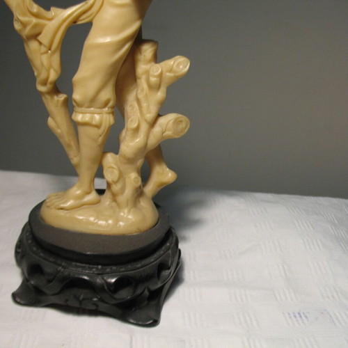 Bone figurine, excellent sculpture.
