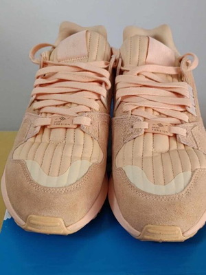 Αθλητικά Adidas σαν καινούργια, μπεζ βερύκοκι με σουέτ λεπτομέρειες