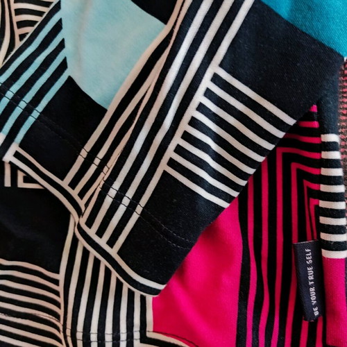 Cecil sweatshirt colorful thin XL like new with geometric patterns