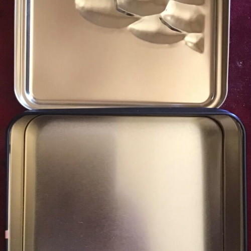 Collectible metal storage box like new, 16cm x 16cm x 7cm