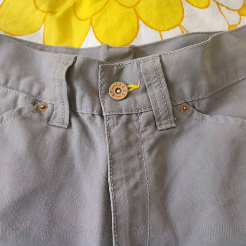 Levi's jeans like new, gray with yellow stitching, small/xs