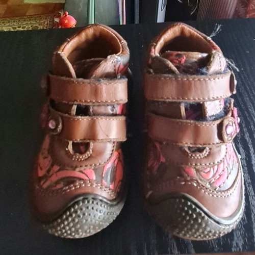 Leather baby shoes like new, pack of 2, size 21