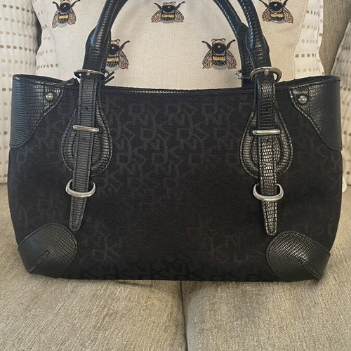 DKNY handbag black like new, elegant and easy to carry