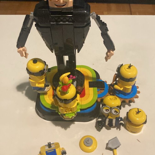 Lego Despicable Me 4 Gru & Minions set like new