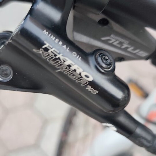 Specialized Vita road bike like new, disc brakes, 27 inch wheels