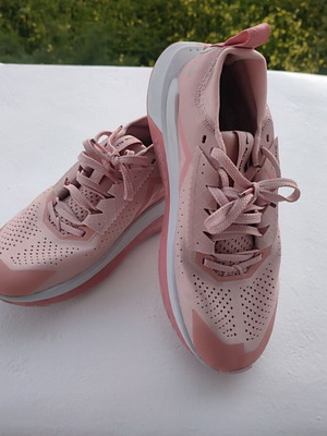 Nike ZoomX Zegama Trail 2 size 40 new pink sports shoes