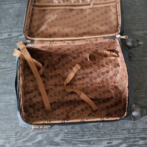 Suitcases like new with dimensions 54.5x38x22.5 cm