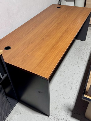 Executive Desk 180x80 with Leather Chair like new