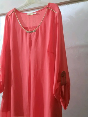 Women's blouse like new with gold details in pink shade