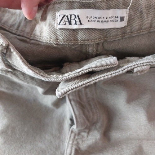Zara mom fit jeans size 34 like new, khaki color