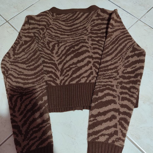 Short knitted cardigan size M like new
