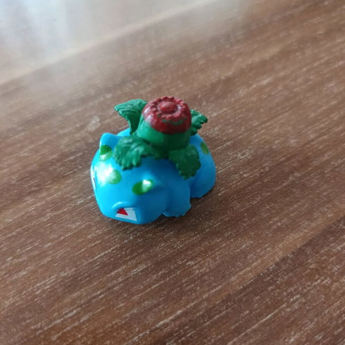 Pokémon figure used classic size