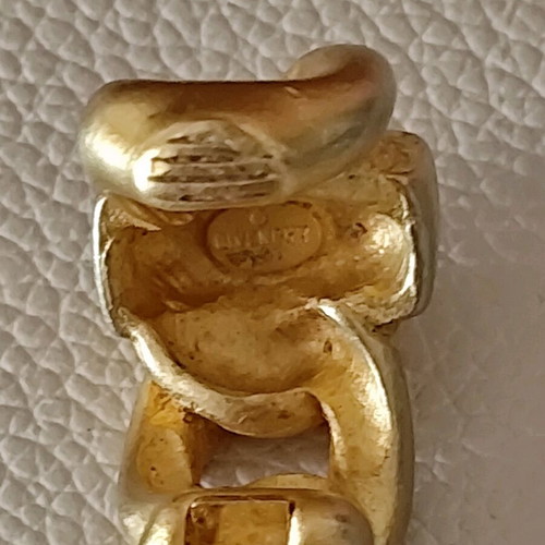 Givenchy clip earring used, gold color