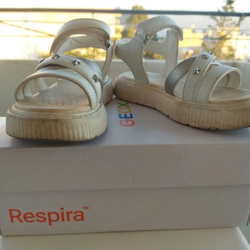 Geox girls' sandals size 32 like new, white and silver