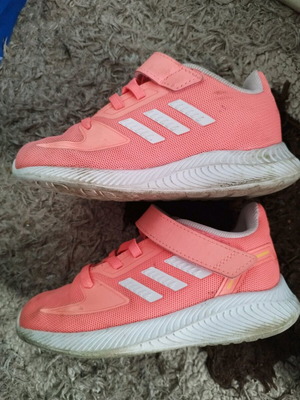 Παπούτσια παιδικά αθλητικά Adidas ροζ μεταχειρισμένα, μέγεθος 27