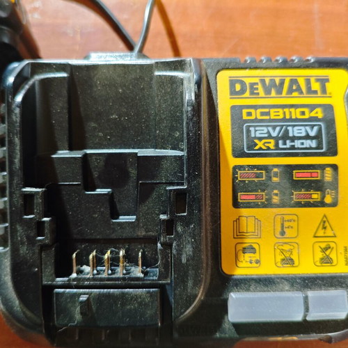 Dewalt DCD796 drill used with 4AH battery and charger