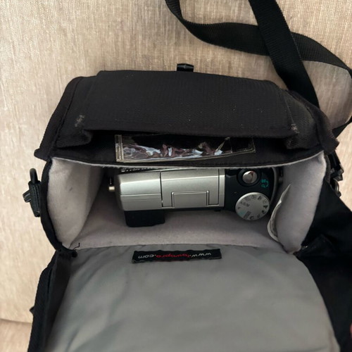 Olympus Camedia C750 Ultrazoom camera used with Lowepro case