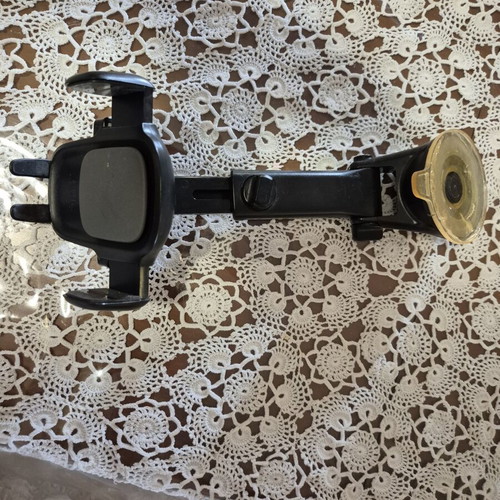 Iottie One Touch 4 car phone holder used, suction cup damaged