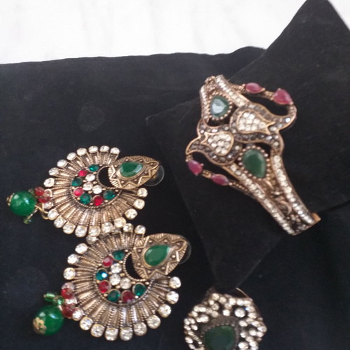 Jewelry set bronze with semi-precious stones new