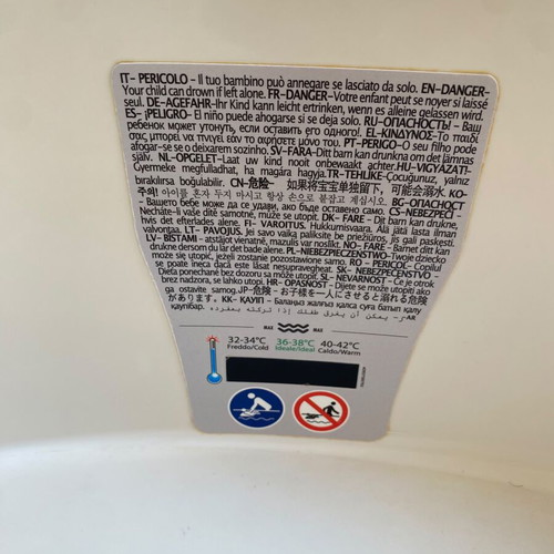 Baby bath tub