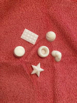 Wax melts σε διάφορα χρώματα και αρώματα, συσκευασία 10 κομματιών