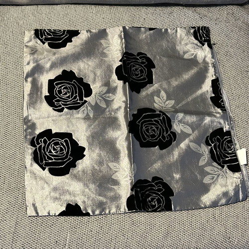 Decorative pillows set of three like new, 44x44 cm, two white one gray