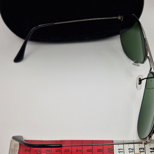 Ray-Ban Aviator Large Metal RB3025 sunglasses like new, green crystal lenses
